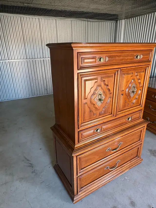 Free delivery used Vintage Wooden Armoire / Dresser - Photo 4