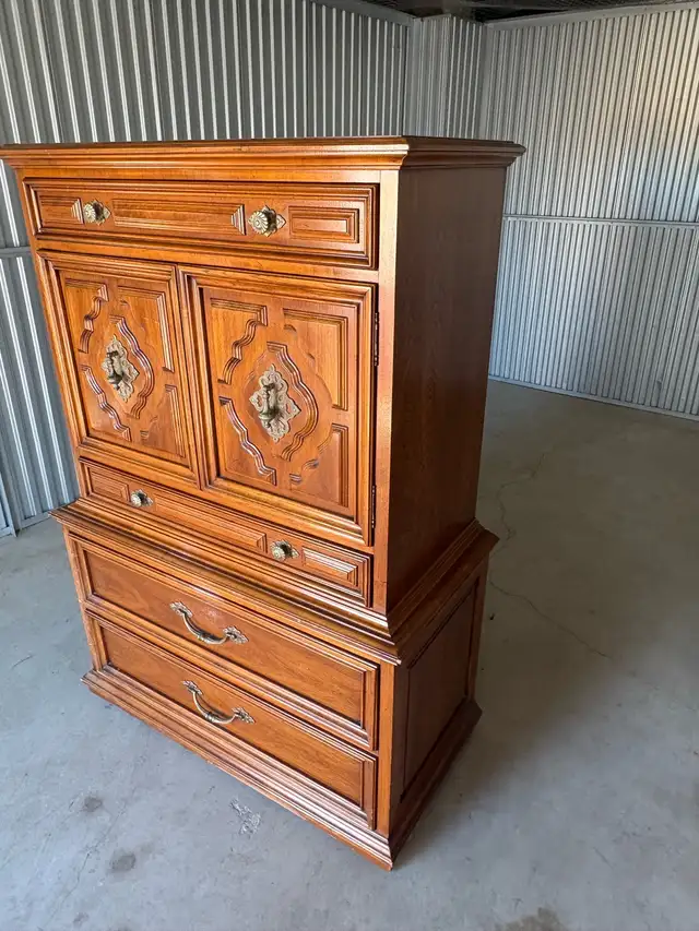 Free delivery used Vintage Wooden Armoire / Dresser - Photo 5