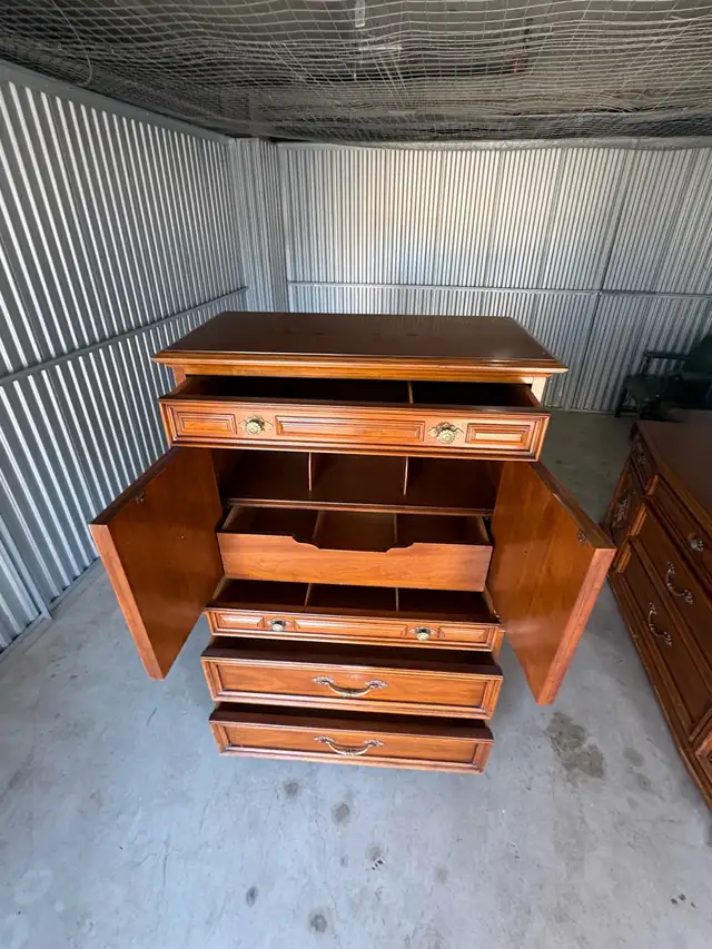 Free delivery used Vintage Wooden Armoire / Dresser - Photo 7