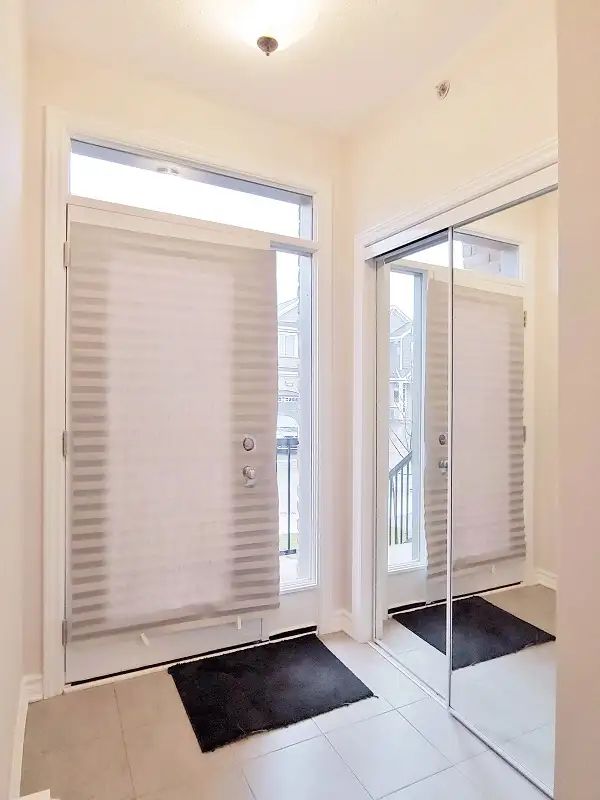 Three Bedroom Townhome Condo for Rent/ End Unit/Barrhaven/Nepean - Photo 2