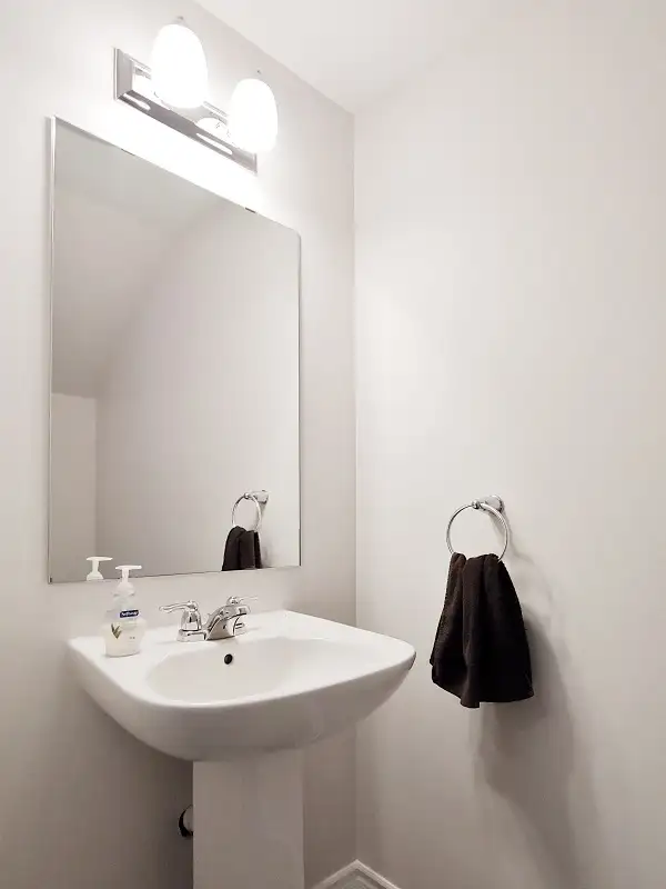 Three Bedroom Townhome Condo for Rent/ End Unit/Barrhaven/Nepean - Photo 9