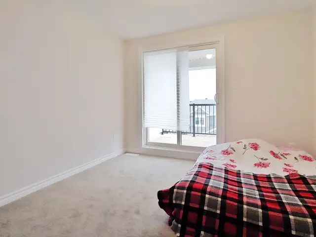 Three Bedroom Townhome Condo for Rent/ End Unit/Barrhaven/Nepean - Photo 10