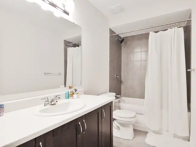 Three Bedroom Townhome Condo for Rent/ End Unit/Barrhaven/Nepean - Photo 12