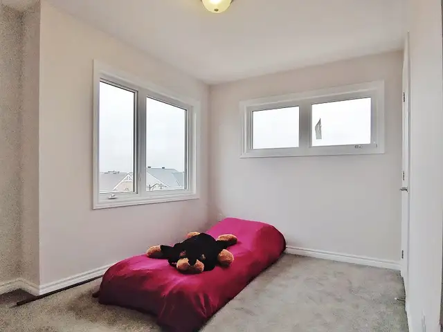 Three Bedroom Townhome Condo for Rent/ End Unit/Barrhaven/Nepean - Photo 13