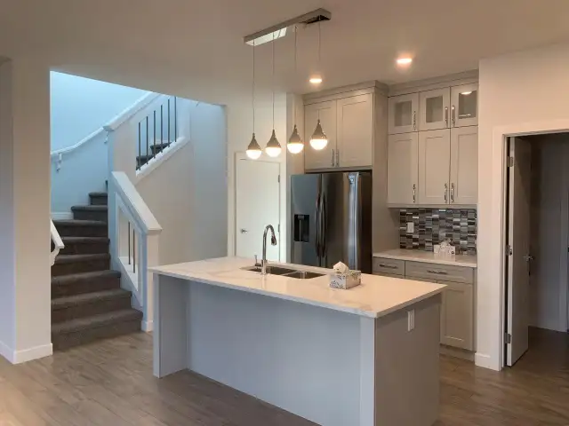 4 Beds & 3 Baths House in Aspen Ridge Area - Photo 3