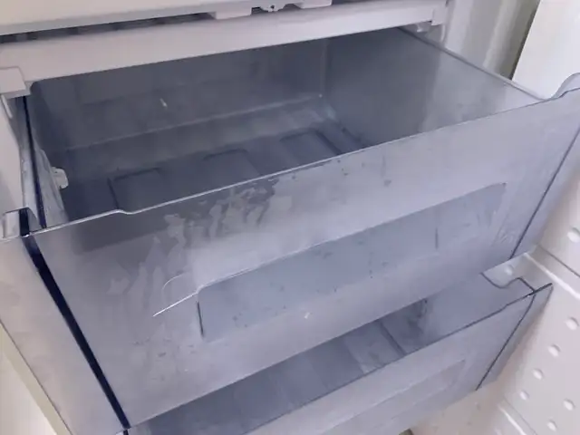 Galanz 3.1 cuft upright freezer, like brand new condition - Photo 8