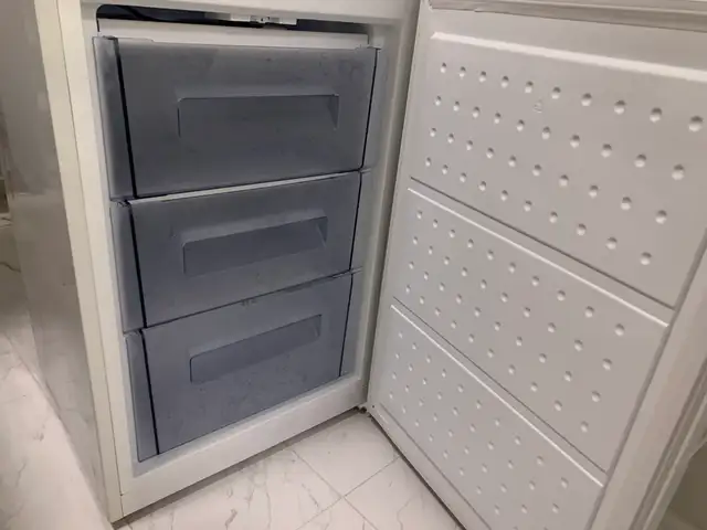 Galanz 3.1 cuft upright freezer, like brand new condition - Photo 9