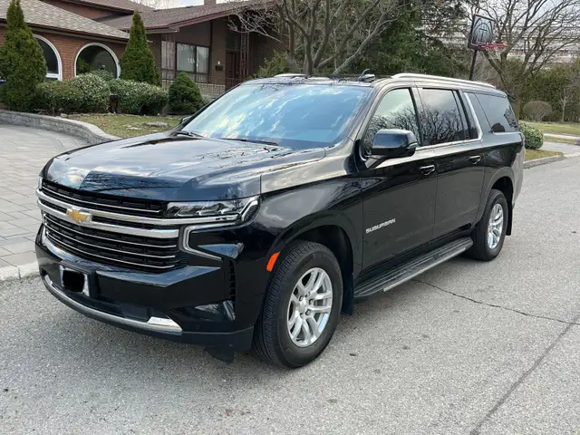 2023 Chevrolet Suburban LT (w/ Luxury Package)
