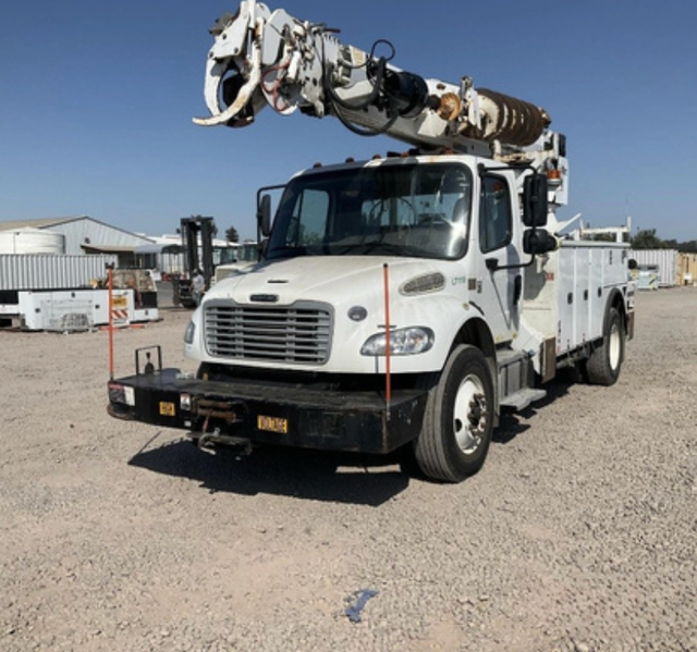 2019 Freightliner M2-106 Altec DM47B-TR Digger Derrick - Photo 2