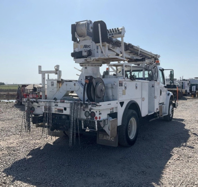 2019 Freightliner M2-106 Altec DM47B-TR Digger Derrick - Photo 4