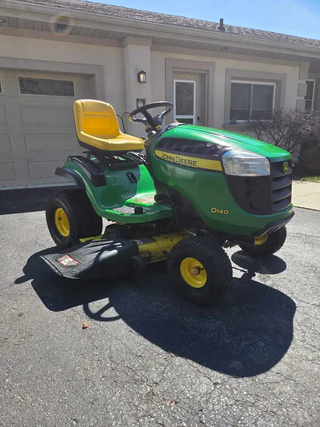 john deere d140 48' lawn tractor