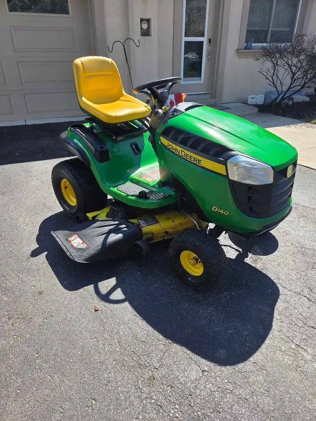 john deere d140 48' lawn tractor - Photo 2