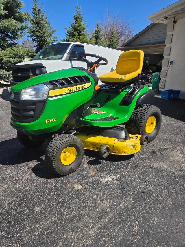 john deere d140 48' lawn tractor - Photo 3