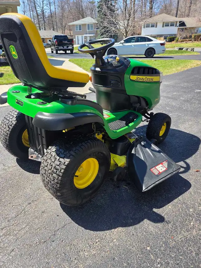 john deere d140 48' lawn tractor - Photo 7