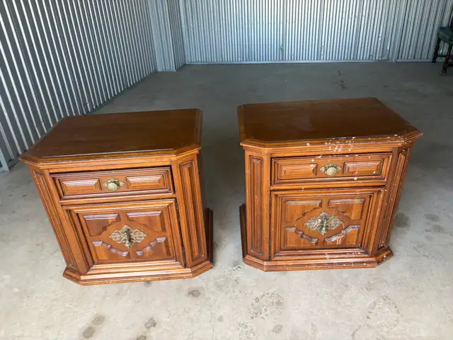Free delivery used Pepplers Fine Furniture Wood Nightstands - Photo 4