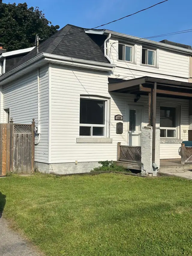 4Br-2Wr House for Rent in Highly Sought Clairlea Neighbourhood