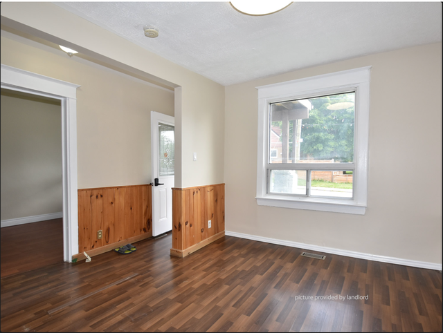 4Br-2Wr House for Rent in Highly Sought Clairlea Neighbourhood - Photo 2