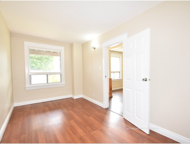 4Br-2Wr House for Rent in Highly Sought Clairlea Neighbourhood - Photo 3