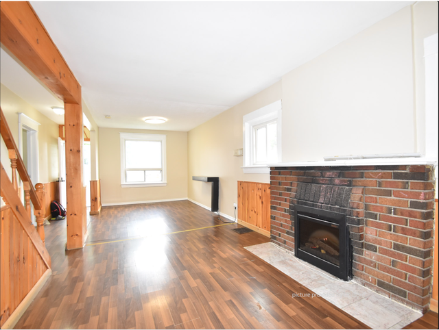 4Br-2Wr House for Rent in Highly Sought Clairlea Neighbourhood - Photo 4