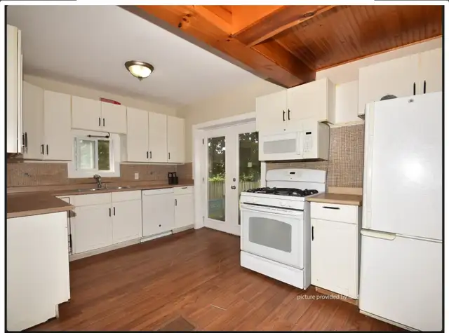 4Br-2Wr House for Rent in Highly Sought Clairlea Neighbourhood - Photo 5