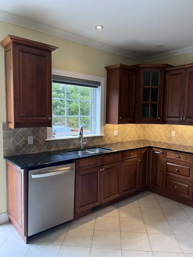 Kitchen Cabinets - Photo 3