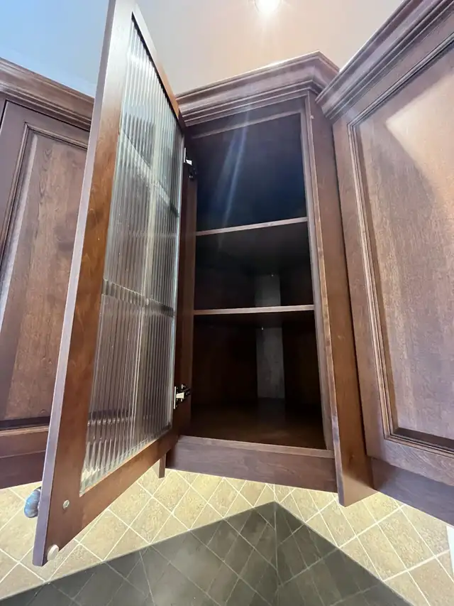 Kitchen Cabinets - Photo 5