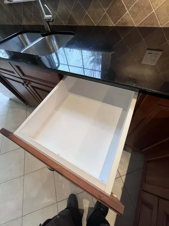 Kitchen Cabinets - Photo 6