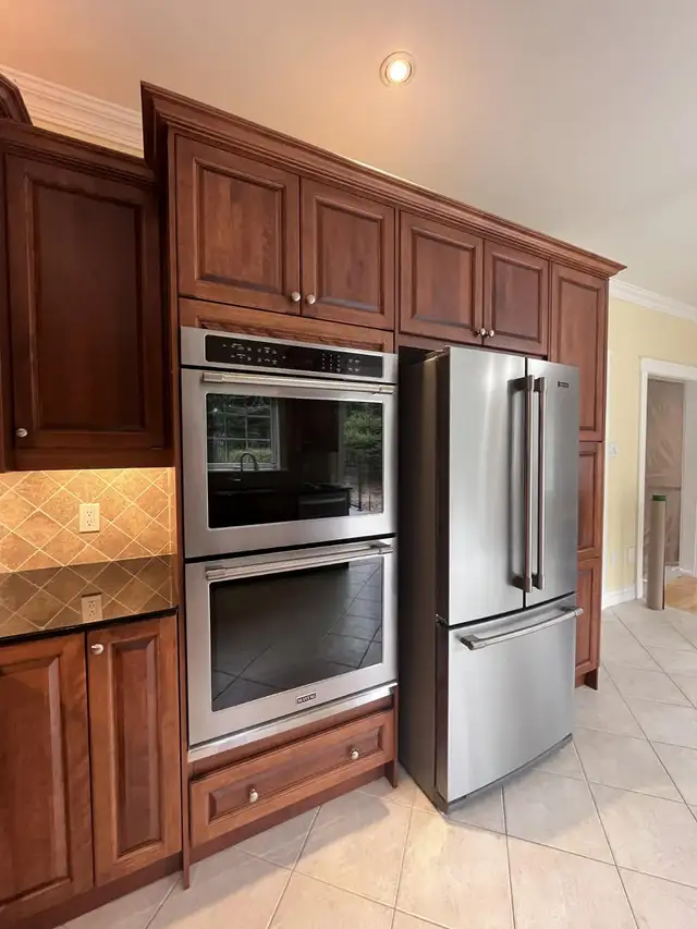 Kitchen Cabinets - Photo 8