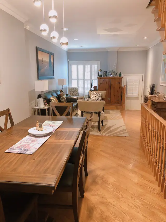 North york clean and bright Female house Master room(Furnished) - Photo 3