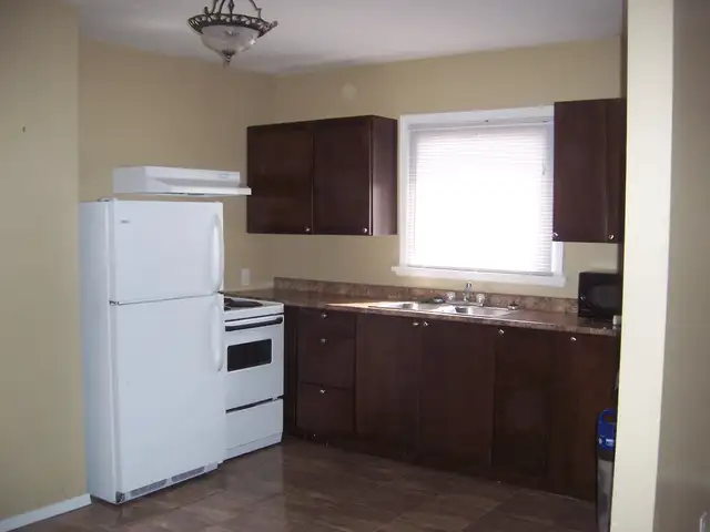 Main floor two bedroom house - Photo 2