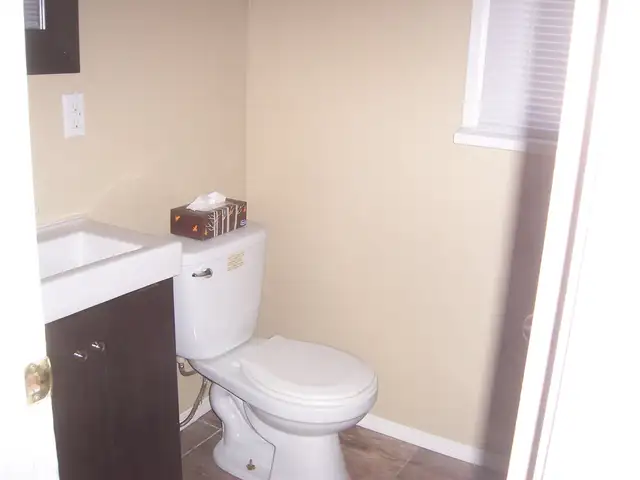 Main floor two bedroom house - Photo 6