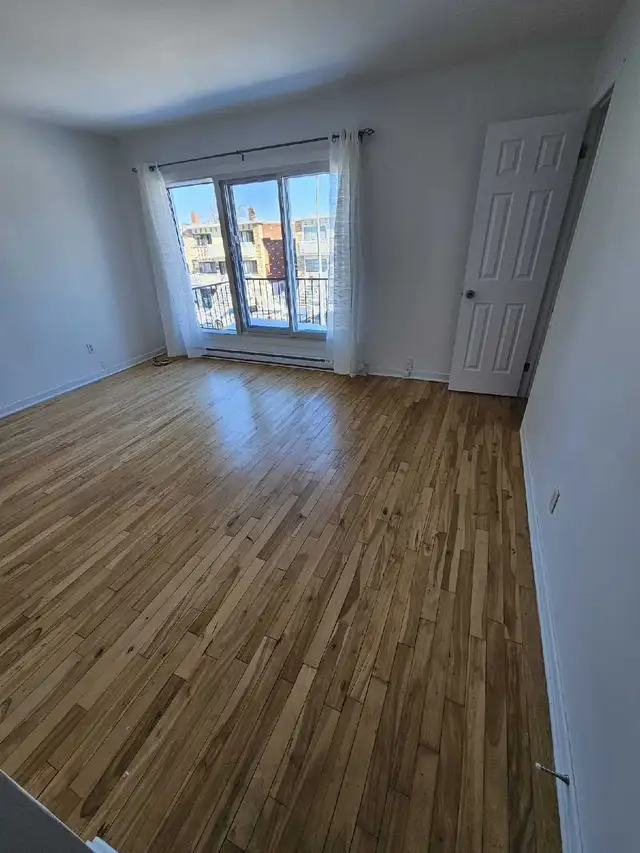 LASALLE, 4 1/2, Non Chauffé, Deuxième Étage, LIBRE