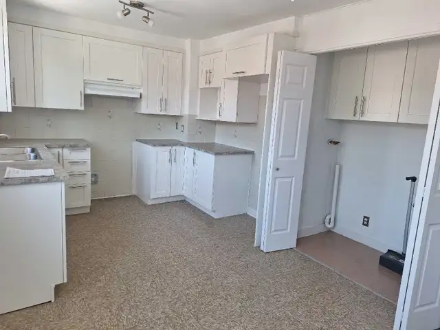 LASALLE, 4 1/2, Non Chauffé, Deuxième Étage, LIBRE - Photo 3