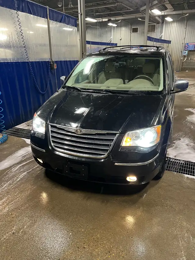 2010 Chrysler Town & Country Limited