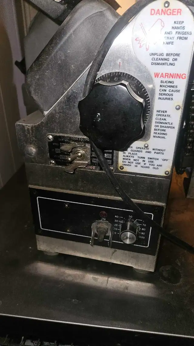 globe automatic 11' meat slicer. Great condition. WILL DELIVER! - Photo 3