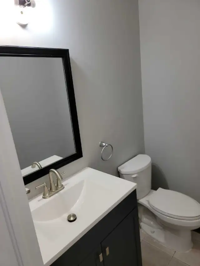 FULL 3 BEDROOM RECENTLY RENOVATED TOWNHOUSE RENTAL IN BRAMPTON - Photo 4