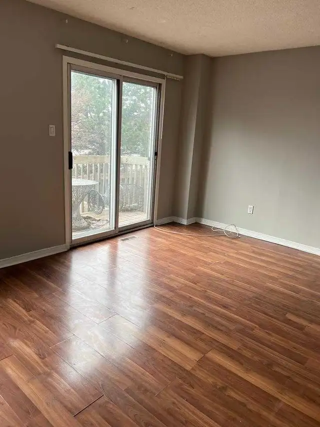 FULL 3 BEDROOM RECENTLY RENOVATED TOWNHOUSE RENTAL IN BRAMPTON - Photo 5