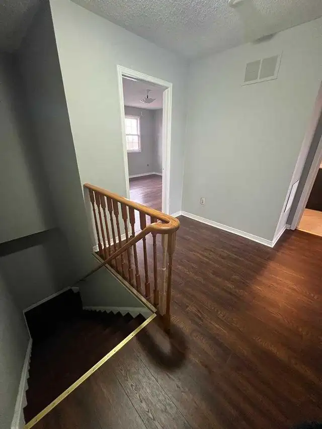 FULL 3 BEDROOM RECENTLY RENOVATED TOWNHOUSE RENTAL IN BRAMPTON - Photo 6