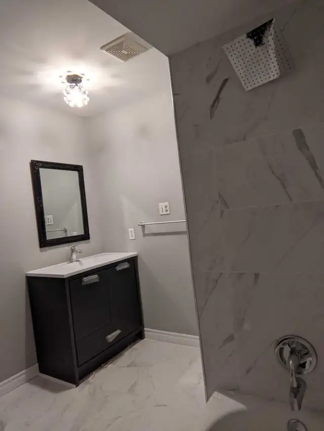 FULL 3 BEDROOM RECENTLY RENOVATED TOWNHOUSE RENTAL IN BRAMPTON - Photo 7