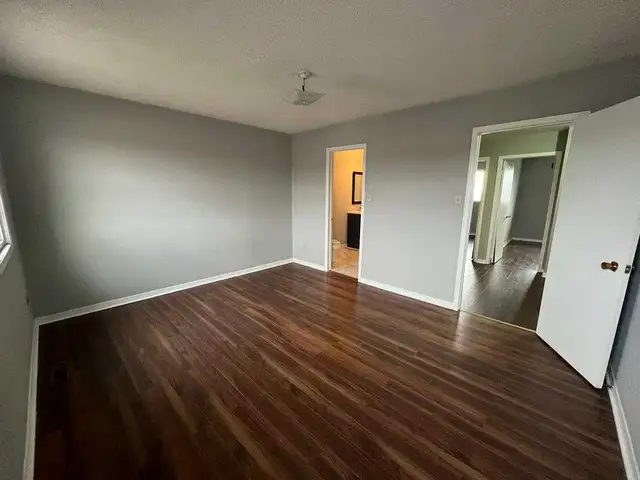FULL 3 BEDROOM RECENTLY RENOVATED TOWNHOUSE RENTAL IN BRAMPTON - Photo 8