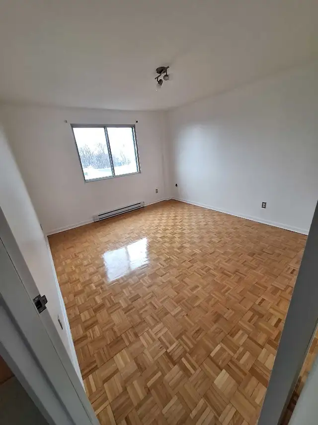 VILLERAY, 4 1/2, Non Chauffé, Troisième Étage, LIBRE - Photo 2