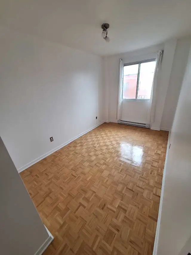 VILLERAY, 4 1/2, Non Chauffé, Troisième Étage, LIBRE - Photo 3