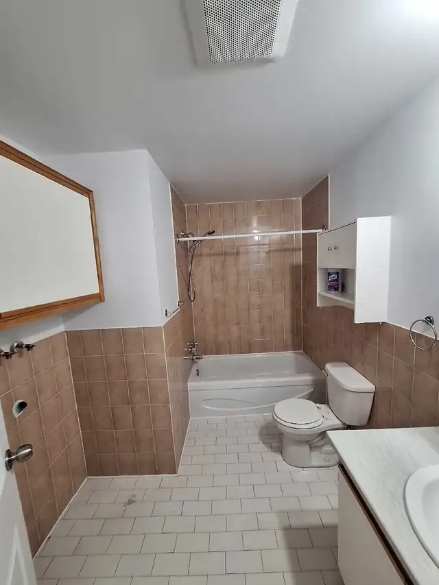 VILLERAY, 4 1/2, Non Chauffé, Troisième Étage, LIBRE - Photo 8