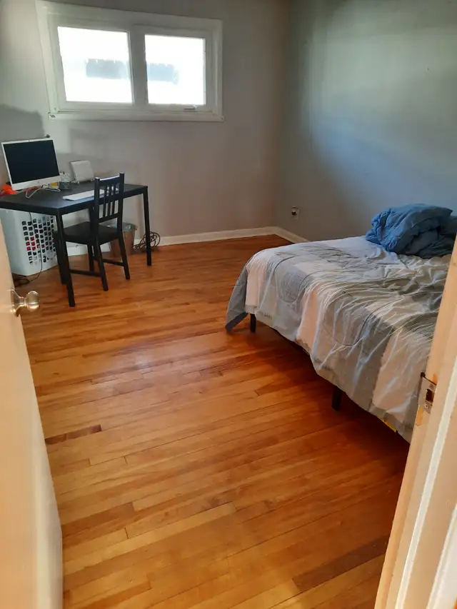 Master Bed Room for $ 750: near Algonquin college  and baseline - Photo 2
