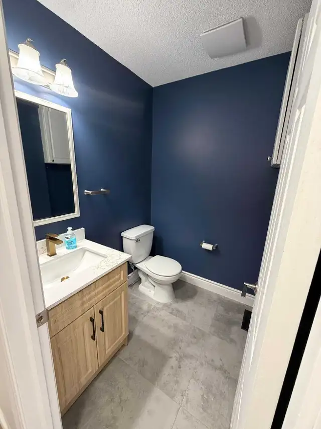 Renovated 3-Bedroom Main Floor Prime South - Photo 6