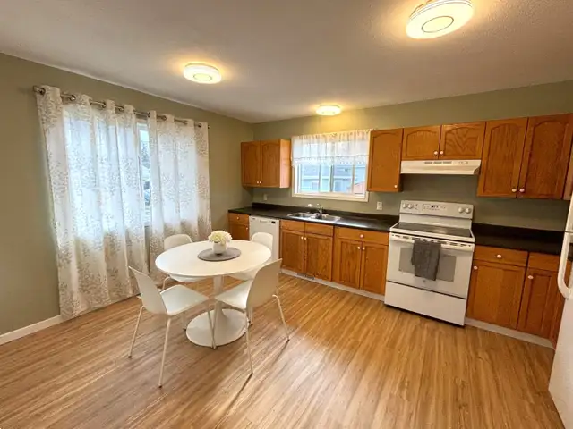 Furnished 3 bed (2 bath) 1/2 duplex for rent in Drayton Valley - Photo 4