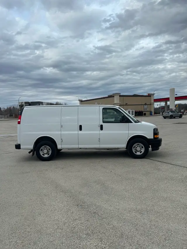 2019 Chevy express 2500 - Photo 2