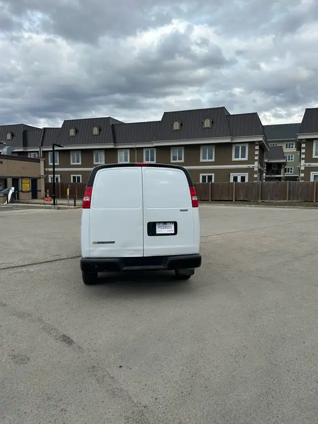 2019 Chevy express 2500 - Photo 3