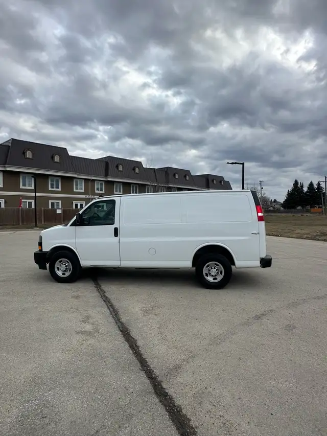 2019 Chevy express 2500 - Photo 4