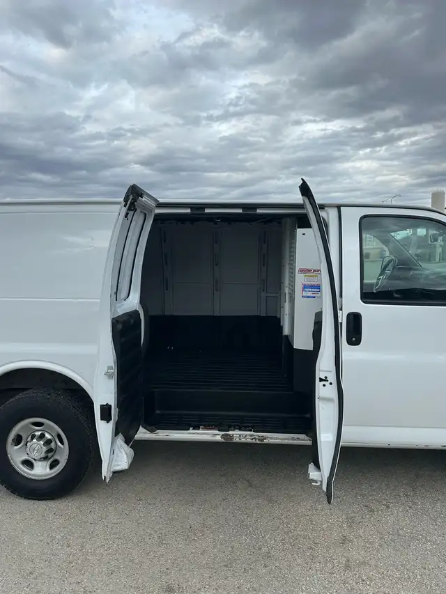 2019 Chevy express 2500 - Photo 7